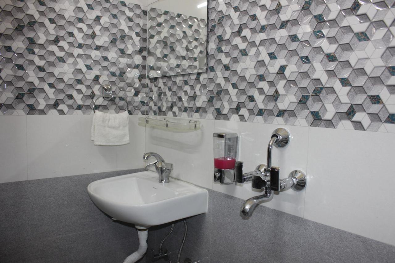 Sanjiva Suites Колката Екстериор снимка